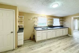 3621 Winnie St, Galveston, TX 77550 - Photo 12