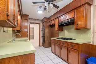 3705 Tompkins Dr, Baytown, TX 77521 - Photo 14