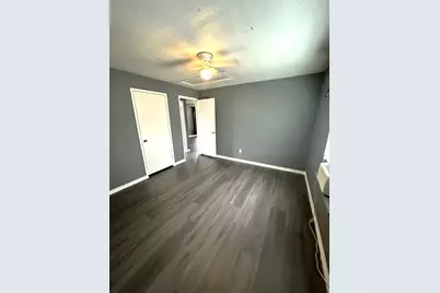 309 S 3rd Street #B, Highlands, TX 77562 - Photo 6