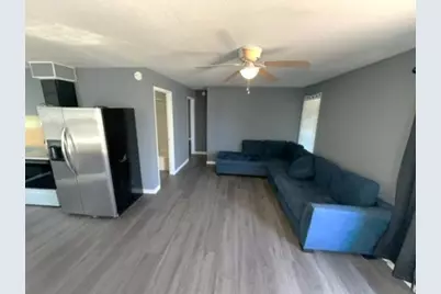 309 S 3rd Street #B, Highlands, TX 77562 - Photo 4