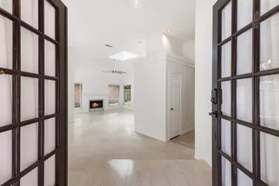 30 Cedar Chase Place, The Woodlands, TX 77381 - Photo 2