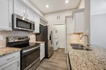 5353 Memorial Drive #2049, Houston, TX 77007 - Photo 2