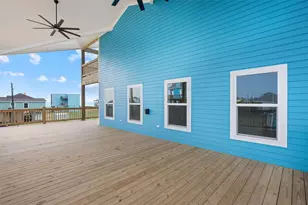 877 Alberdie Dr, Crystal Beach, TX 77650 - Photo 4
