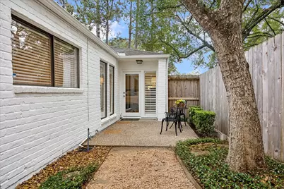 10106 Cedar Creek Drive, Houston, TX 77042 - Photo 24