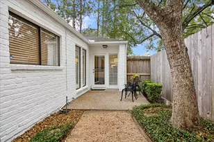 10106 Cedar Creek Dr, Houston, TX 77042 - Photo 24