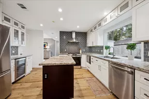 10106 Cedar Creek Dr, Houston, TX 77042 - Photo 2