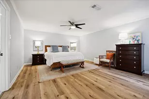 10106 Cedar Creek Dr, Houston, TX 77042 - Photo 4