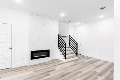 610 E 41st Street #B, Houston, TX 77022 - Photo 6