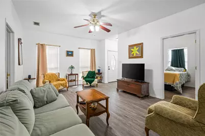 301 Buckeye Trail, La Grange, TX 78945 - Photo 4