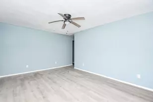 8321 Homewood Ln, Houston, TX 77028 - Photo 10