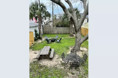 1518 Avenue M 1/2, Galveston, TX 77550 - Photo 16