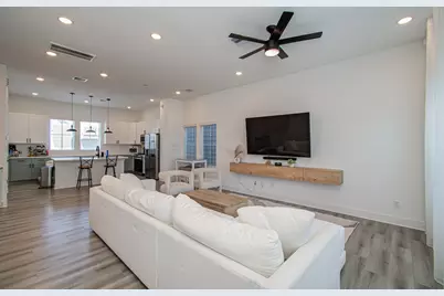 8325 Springwood Creek Lane, Houston, TX 77055 - Photo 16