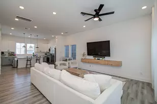 8325 Springwood Crk Ln, Houston, TX 77055 - Photo 16