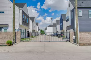 8325 Springwood Crk Ln, Houston, TX 77055 - Photo 2