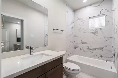 3925 Willowbend Point Drive, Houston, TX 77025 - Photo 32