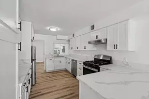 302 Lawrence St, Tomball, TX 77375 - Photo 14