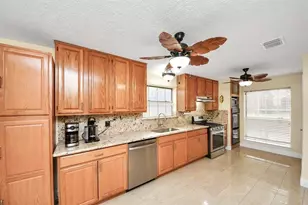 10422 Springland Ct, Houston, TX 77065 - Photo 4