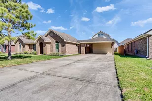 6807 Davy Crockett Dr, Manvel, TX 77578 - Photo 2