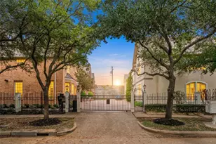 5318 Fayette St, Houston, TX 77056 - Photo 2