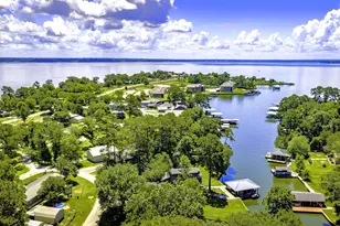 305 Lakeshore Dr, Onalaska, TX 77360 - Photo 1