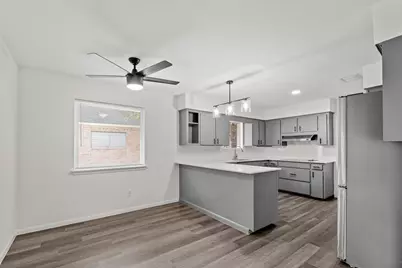 8307 Braesview Lane, Houston, TX 77071 - Photo 8