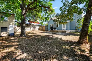 910 Avenue J, Huntsville, TX 77320 - Photo 18