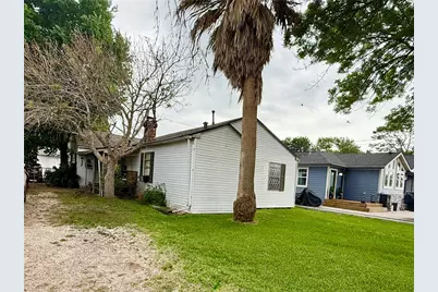 417 S Kansas Street, La Porte, TX 77571 - Photo 1