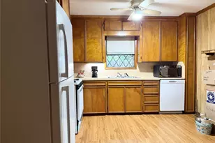 417 S Kansas St, La Porte, TX 77571 - Photo 8