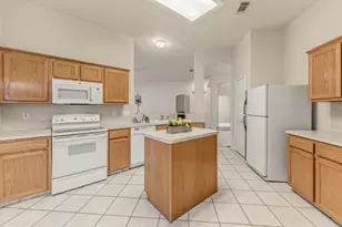 312 Broadmoor Dr, Huntsville, TX 77340 - Photo 18