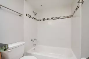 7575 Katy Fwy, Houston, TX 77024 - Photo 24
