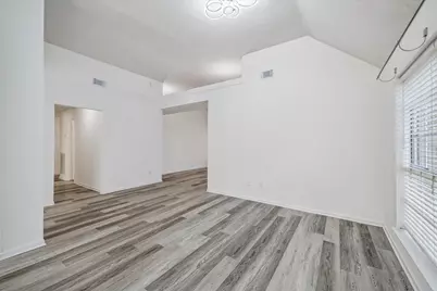 143 W Village Knoll Circle, Spring, TX 77381 - Photo 6