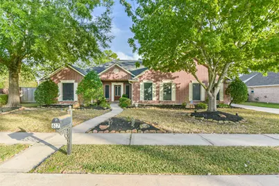 617 Woodview Drive, Friendswood, TX 77546 - Photo 2