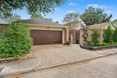 1922 Pepper Hill Way, Houston, TX 77058 - Photo 2