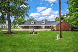 322 Buffalo Ct, Livingston, TX 77351 - Photo 2