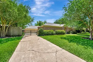 15518 Pleasant Valley Rd, Houston, TX 77062 - Photo 2