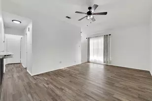 109 Jessica St, Liberty, TX 77575 - Photo 2