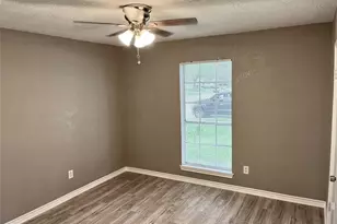 1604 Broken Arrow St, Baytown, TX 77521 - Photo 14