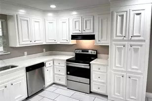 1604 Broken Arrow St, Baytown, TX 77521 - Photo 6