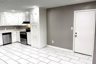 1604 Broken Arrow St, Baytown, TX 77521 - Photo 8