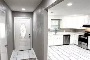 1604 Broken Arrow St, Baytown, TX 77521 - Photo 4