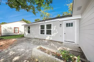 5823 Southgood St, Houston, TX 77033 - Photo 2