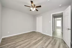 5823 Southgood St, Houston, TX 77033 - Photo 16