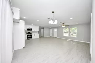 5823 Southgood St, Houston, TX 77033 - Photo 12