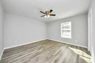 5823 Southgood St, Houston, TX 77033 - Photo 20