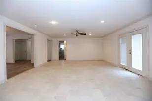 6022 Beaudry Dr, Houston, TX 77035 - Photo 6