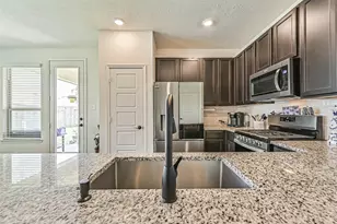 704 Allana Ln, Alvin, TX 77511 - Photo 12