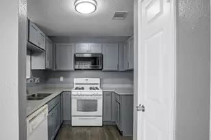 6348 Dryad Dr, Houston, TX 77035 - Photo 10