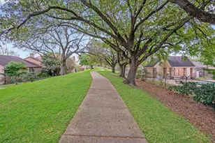 8583 Wilcrest Dr, Houston, TX 77099 - Photo 24