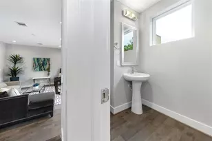 8411 Hempstead Rd, Houston, TX 77008 - Photo 12
