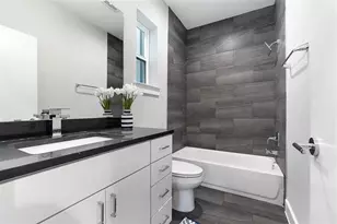 8411 Hempstead Rd, Houston, TX 77008 - Photo 10